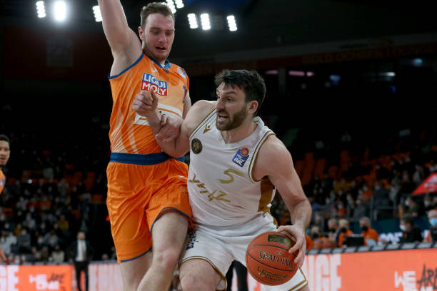 以限制他 以限制他